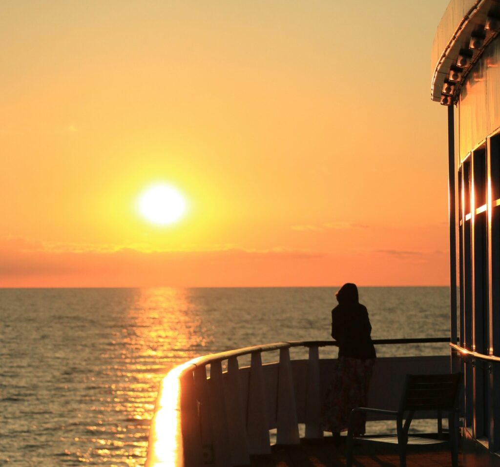 enjoy the sunsrise on Komodo tour package