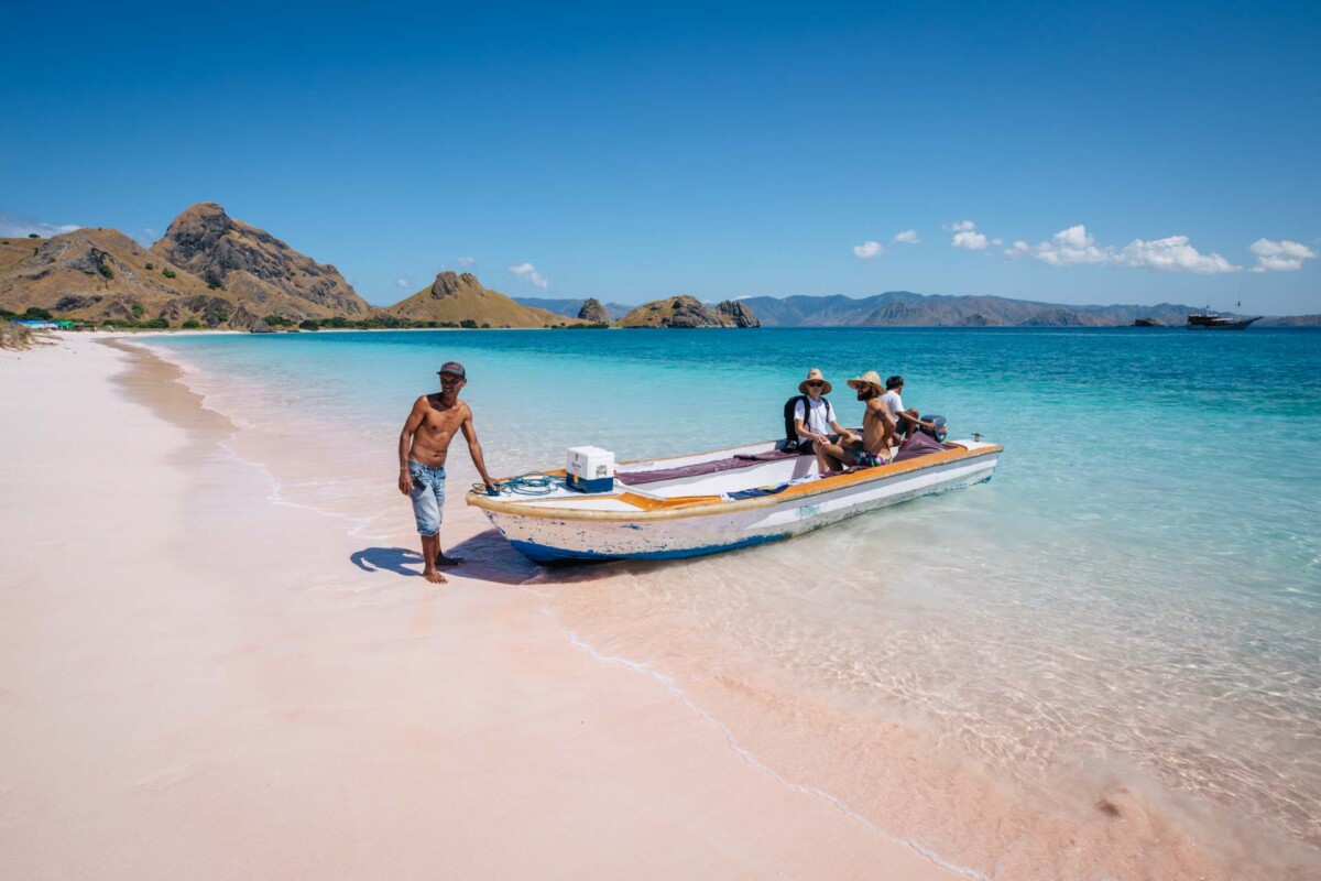 Handling Tourist Concerns at Pink Beach: Enhancing Facilities for Sustainable Tourism